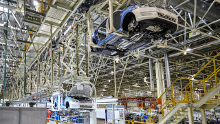 Заводите за производство на автомобили са затворени излизането на нови