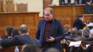 Председателят на правната комисия в НС Радомир Чолаков е готов