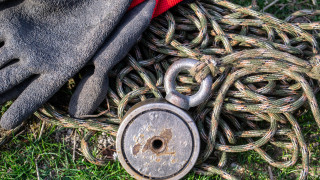 Двойката, която откри сейф със 100 хил. долара в езеро