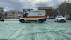 Дете е починало в двора на училище в Казанлък
