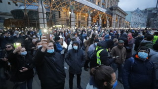 Около 6 хиляди души се събраха на неразрешен от властите