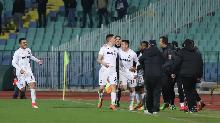 Славия пожела повече радост от футболните терени на своите фенове 