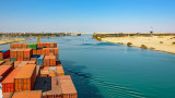  Извадиха буксира, потопен в Суецкия канал 