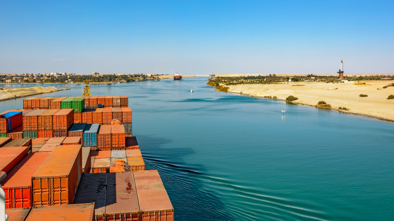 С 42 на сто е намалял търговският трафик през Суецкия