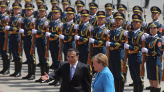 Меркел обсъжда търговията, техниката и правата на човека в Китай