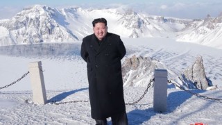 Вождът Ким Чен-ун може да контролира метеорологичното време, обяви КНДР