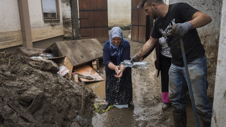Отличия за спасителния ни екип в Скопие