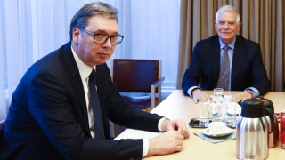 Сръбският президент Александър Вучич се бори с трудно решение пише
