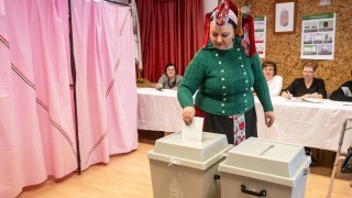 74 23 от избирателите или 5 587 935 души