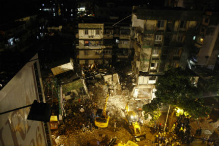 20 души са затрупани под рухнала сграда в Мумбай 