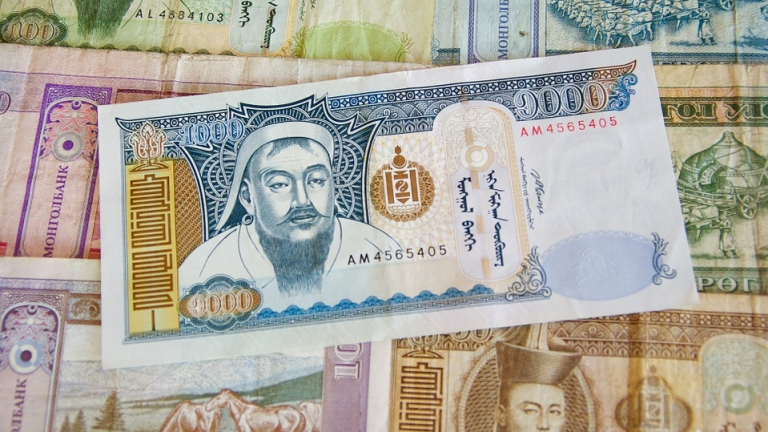 Най-зле представящата се валута в света с нов рекорден спад