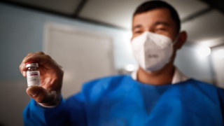 AstraZeneca спира производството на ваксини COVID 19 в Латинска Америка с