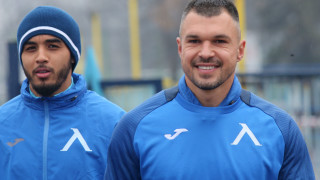 Нападателят на Левски Валери Божинов е с контузия след