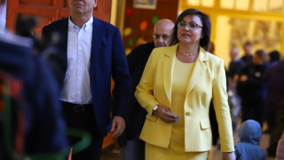 Лидерът на БСП Корнелия Нинова подаде своя вот в 48