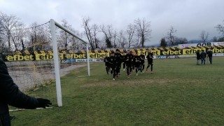 С редуване на тичане и фитнес премина първата тренировка на