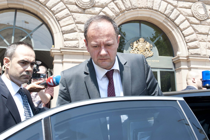 Плевнелиев започва предизборна кампания, обвини го Миков