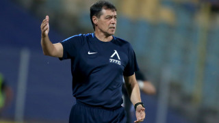 Треньорът на Левски Петър Хубчев обмисля да направи само една