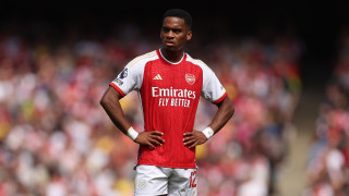 Крайният защитник на Арсенал Юриен Тимбер стана поредния играч който