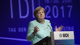 Меркел готова да разгледа предложенията на Макрон за реформиране на еврозоната