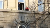 Страх от НСО извел медсестрата на перваза на Партийния дом