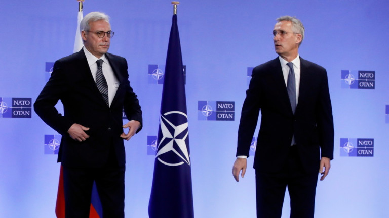 Горещата линия между Кремъл и НАТО остава отворена