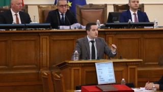 Депутатите започнаха със споровете за наложено от президента Румен