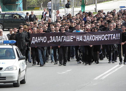 С мълчалив протест почетоха паметта на убития Динов