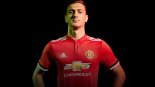 Отборът на Манчестър Юнайтед продължава да бъде изключително активен на