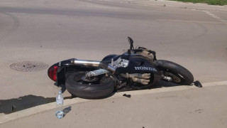 Двама пияни са забиха с мотор в бензиностанция в Бургаско