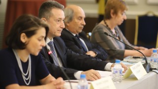 Янаки Стоилов предупреди за опасност от конституционна инфлация