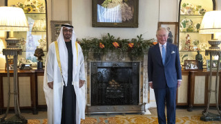 В края на първата си година като монарх крал Чарлз