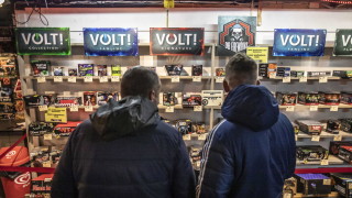 Холандската полиция иззе около 650 килограма незаконни фойерверки от апартамент