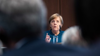 Канцлерът на Германия Ангела Меркел очаква до 70 от населението в