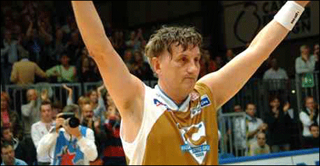 Италиански баскетболист играе като професионалист на 54 г.