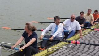 Екип на Международната федерация по гребане FISA извърши последна инспекция