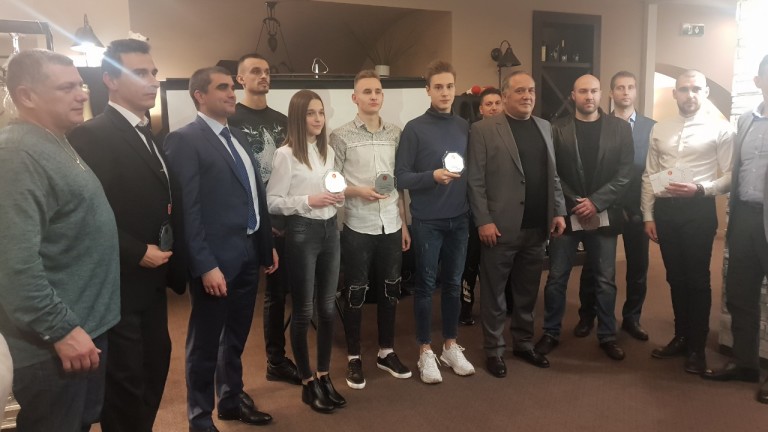 Българската федерация по олимпийско таекуондо обяви най-добрите състезатели и треньор