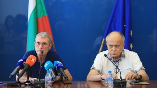 Няма пострадали българи при  Това обяви на брифинг министърът на