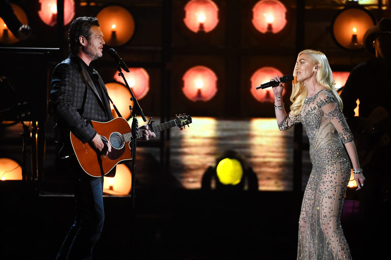 Двойката пя на наградите на "Билборд"