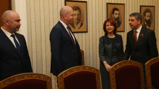 Гвардейци да охраняват паметника на Апостола, поиска БДЦ от Плевнелиев