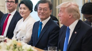 Южна Корея подкрепя твърдия подход на Белия дом към КНДР, но търси и диалог