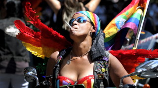 Ню Йорк се превърна в море от цветовете на дъгата