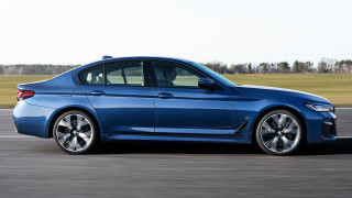 Млада жена зад волана на лек автомобил БМВ е блъснала