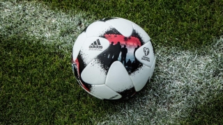 Днес е повече от любопитен ден за българския футболен зрител