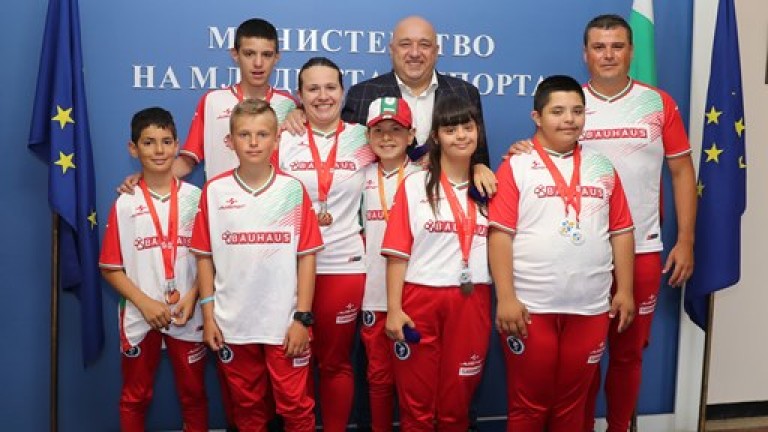 Министър Кралев награди медалистите от Европейските игри за младежи с увреждания „Emil Open“