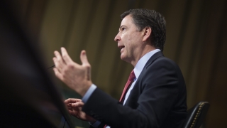 Бившият директор на ФБР Джеймс Коми подписа договор за 2