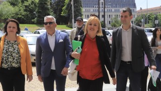 Коалицията Изправи се Мутри вън се регистрира в ЦИК за