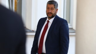 В случай че третият мандат бъде връчен на Демократична България