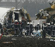 Турски самолет се разби в Амстердам - разцепил се на три