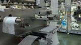 Българска компания стартира първата си поточна линия за памперси за възрастни в страната