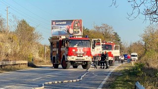 Автобус се запали в движение на пътя между Казанлък и